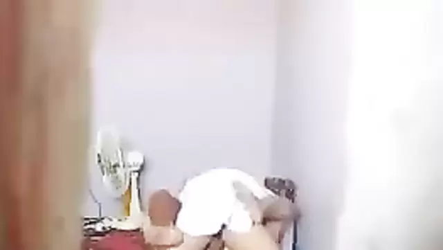 زن و شوهر تو ازبکستان رو زمین همدیگه رو می کنن.