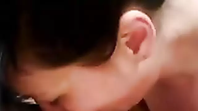 یه مرد ازبک دوست زن پخته ش رو با مشت می کنه تو کونش.